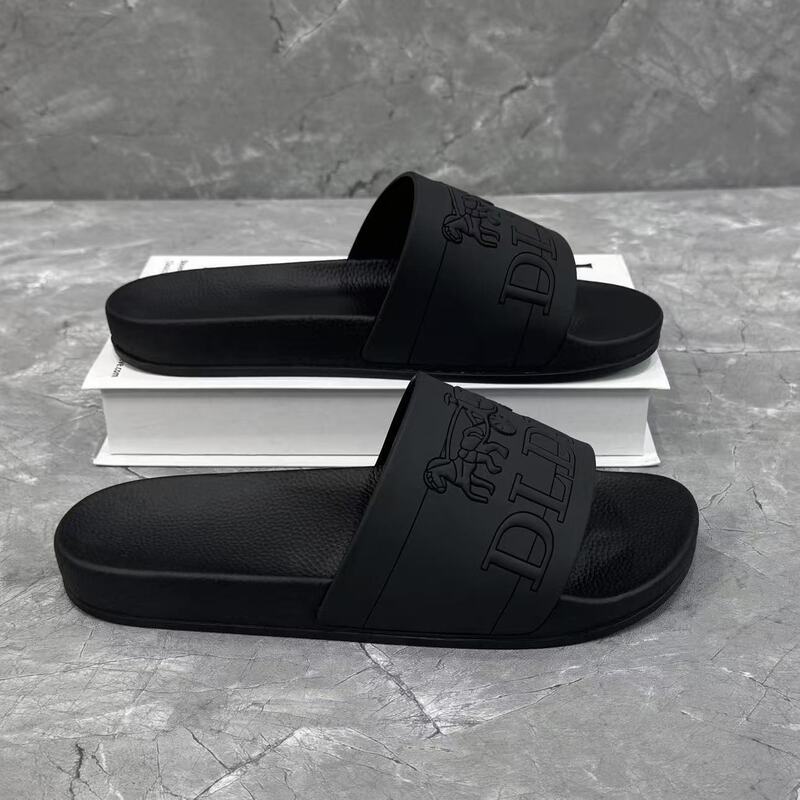 Men's Comfortable Casual Slip-On Slippers, Non-Slip, Shock-Absorbing, Lightweight, Easy to Wear, Versatile for Home, Daily Casual Wear, and Travel Men's Comfortable Casual Slip-On Slippers, Non-Slip, Shock-Absorbing, Lightweight, Easy to Wear, Versatile for Home, Daily Casual Wear, and Travel