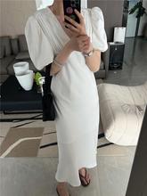 韩版泡泡袖V领连衣裙2024年春夏季法式设计感收腰显瘦束腰中长裙