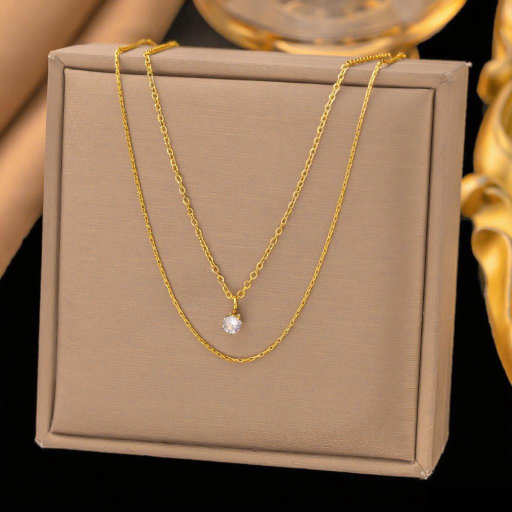 [collar de acero de titanio dorado + acero] collar de amor de nicho con cadena de clavícula avanzada en la moda de lujo ligero femenino