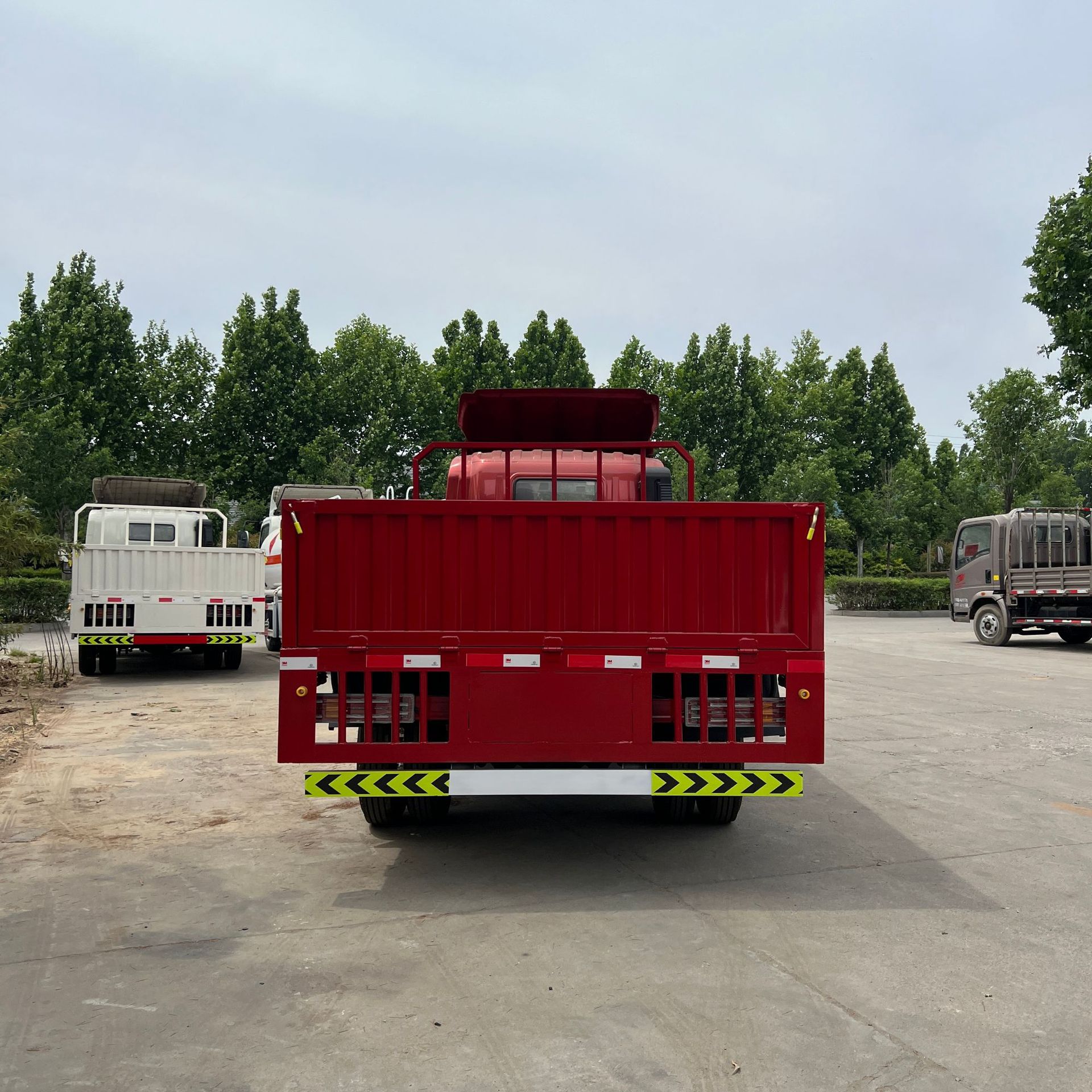 Exported to Africa and Central Asia, Sinotruk HOWO light truck, high-cab dump truck, factory refurbished, OEM 4×2 truck