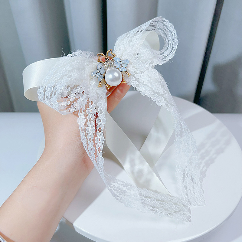 Cross-border jewelry small fragrance pearl bee white lace bow brooch ribbon shirt decoration accessories wholesale