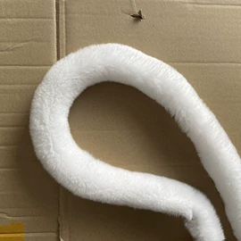 毛领;生皮、毛皮;帽条