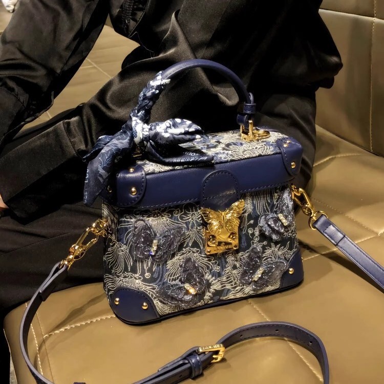 Cross-Border Dropshipping Women's Bags 2026 New Style Chinese-Style Embroidered Handbag Shoulder Crossbody Box Bag Casual Style Cross-Border Dropshipping Women's Bags 2026 New Style Chinese-Style Embroidered Handbag Shoulder Crossbody Box Bag Casual Style