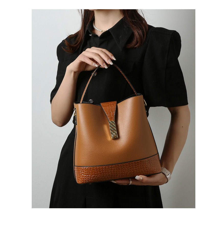 656g Weight Polyester Lining Material Lock clasp Closure Type Single Shoulder Strap Strap Type Crossbody Bag Bags Type Daily Occasion Pu Leather Material Solid Color Pattern All Seasons Season Women'S Gender Fashion Style Bucket Shape Medium Size Women's Medium Pu Leather Solid Color Fashion Bucket Lock Clasp Crossbody Bag 11