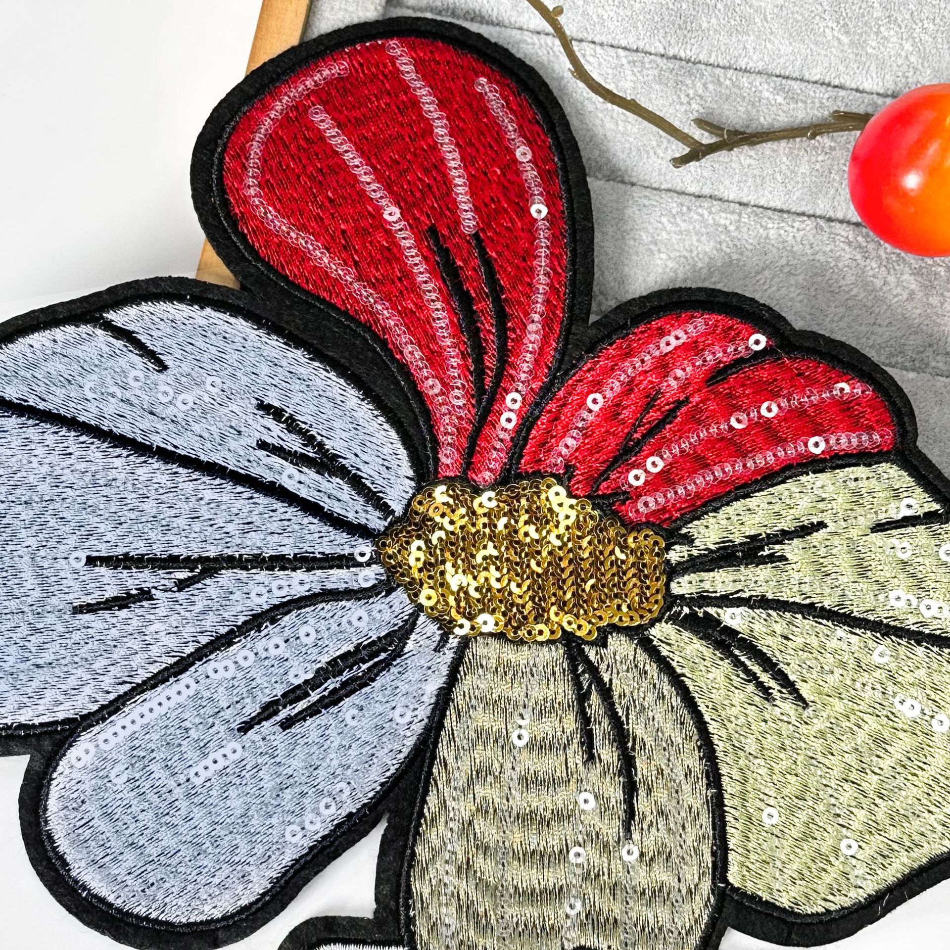 Hermoso bordado de computadora sequinilla flor de tela pegado bordado flores ropa bolsas sombreros DIY accesorios en stock al por mayor