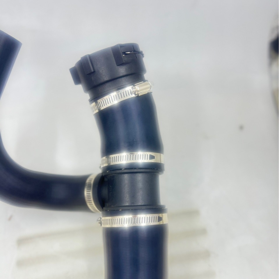 工厂斯堪尼亚橡胶管2305702天然黑色橡胶管耐磨耐腐蚀耐压寿命长