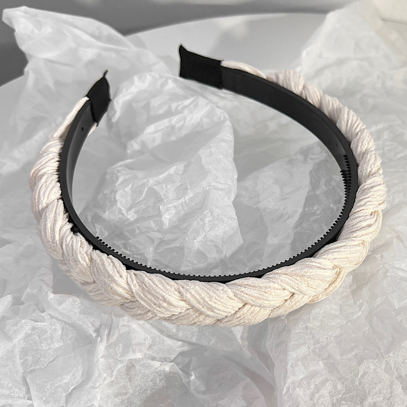 French Style Woven Twisted Braid Headband Non-slip Outer Wear Retro Headband display picture 5