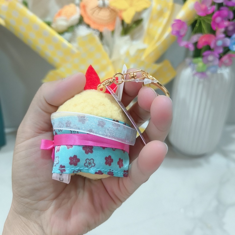 日本のコーナービーイングテンプル限定版フライドシュリンプイエローキャットぬいぐるみペンダントキーホルダーガールハートギフトバッグペンダント|undefined