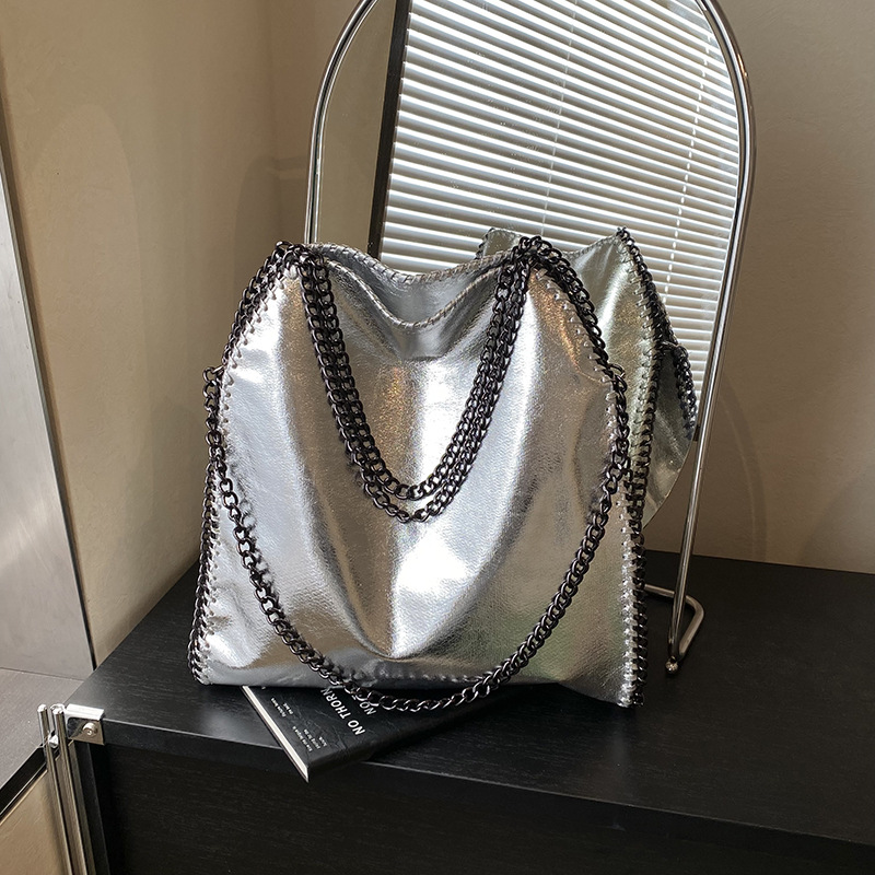 Borsa a tracolla con catena donna elegante e casual_voghion.com