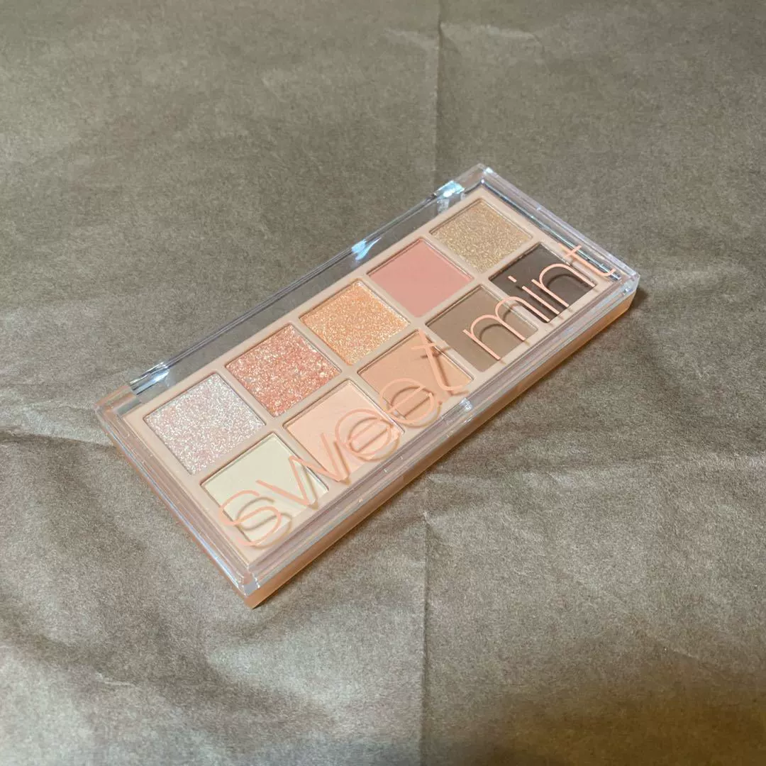 Eyeshadow Palette (sweet mint) 10 Colors — Matte & Shimmer Shades, Compact Travel Size