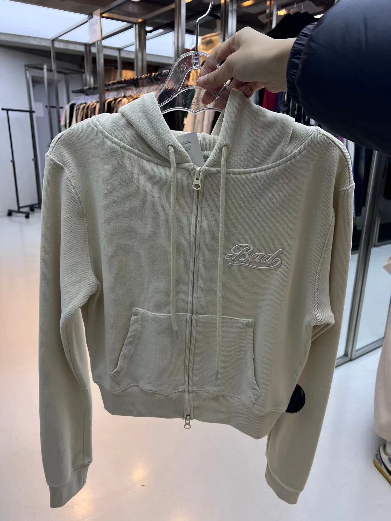 ファッションブランドのbadbloodアメリカ式の帽子付きの女性の通常のタイプの刺繍のファスナーの運動のカーディガンの上着