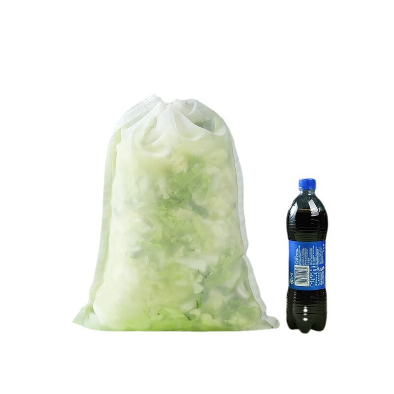 餃子の餡は水を絞ります。餡を詰めます。家庭用白菜は水を切って豆乳を濾過します。|undefined