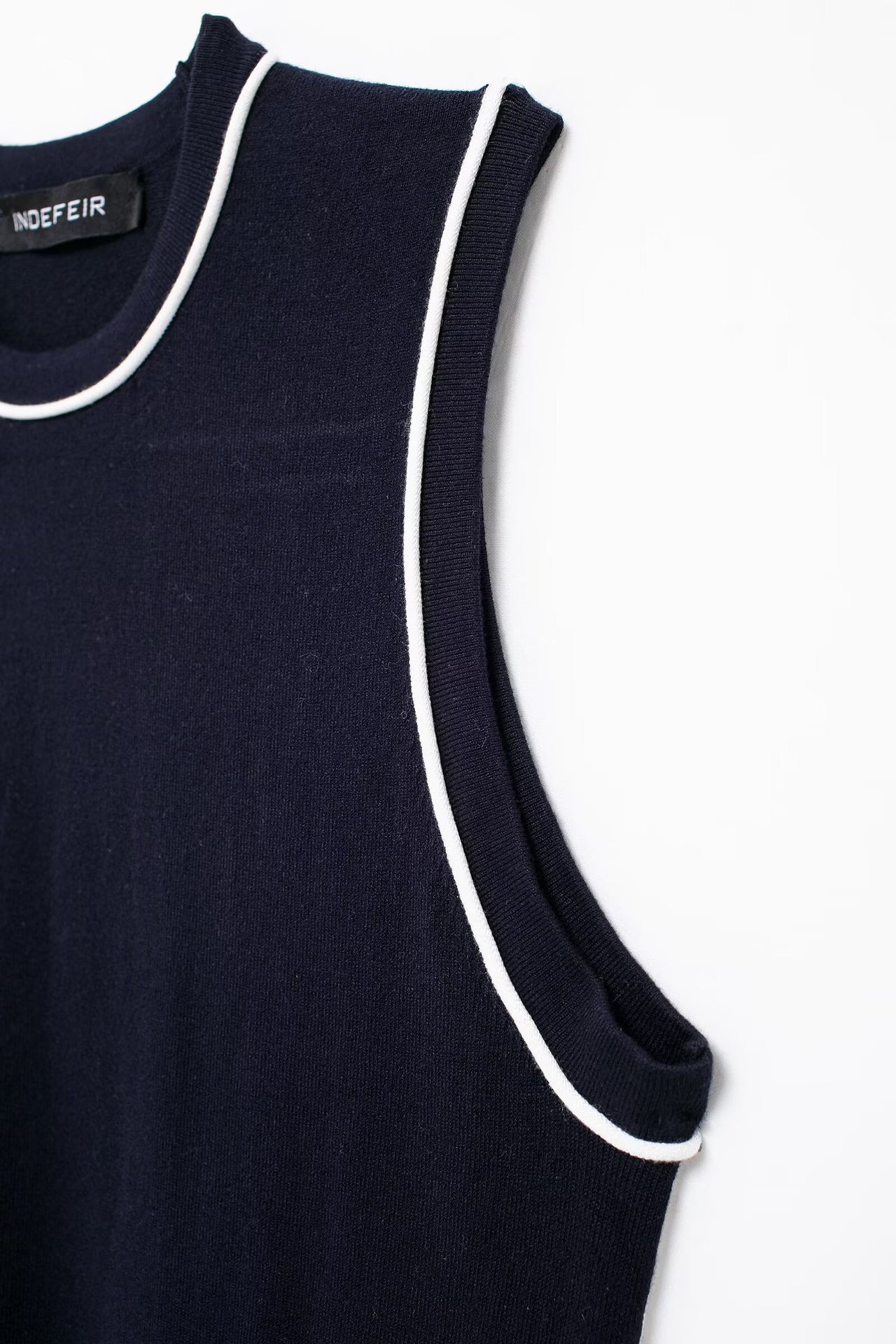 Vêtements pour cheveux extérieurs 2024 été nouvel article haut à aiguille plate à bordure de couleur contrastante pour femmes_voghion.com