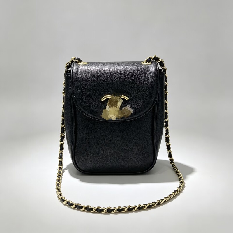 Vintage Vic-style large gold buckle shoulder bag with lychee pattern chain, crossbody bag, CC brand women's bag Vintage Vic-style large gold buckle shoulder bag with lychee pattern chain, crossbody bag, CC brand women's bag