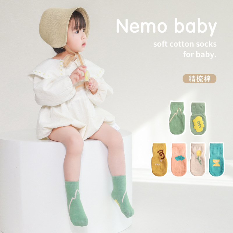 Calcetines de piso de bebé niño antideslizante primavera y otoño algodón peinado a prueba de frío Fondo suave anti-caída niños bebé interior educación temprana Calcetines