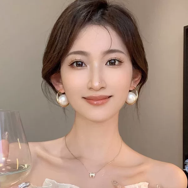 Big Pearl Retro Elegant Earrings Women's Earrings Niche Design Sense Advanced Sense 2024 New Foreign Style Earrings