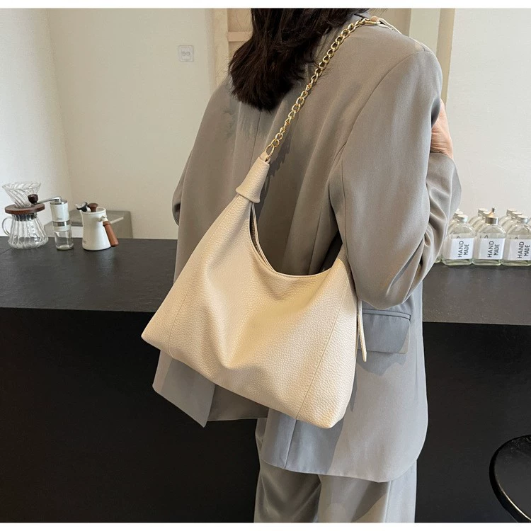 Capacious shoulder bag, one-shoulder bag, Korean style, chain bag