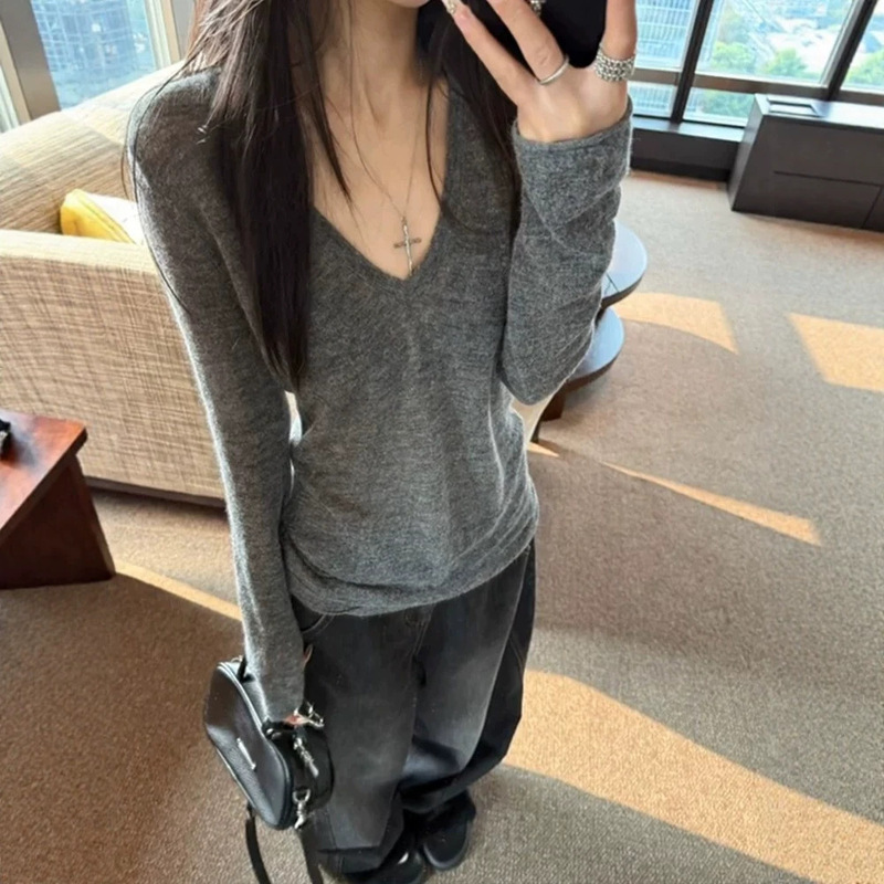 Spring and Autumn New Style Gray Fine Wool Elegant V-neck Versatile Knit Sweater Slim Fit Long Sleeve Base Shirt
