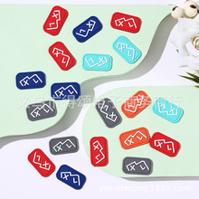 ���ܘ�PVCܛ�z��Ʒ���b�̘�LOGO������ͨ���w���Ь�˺�С����