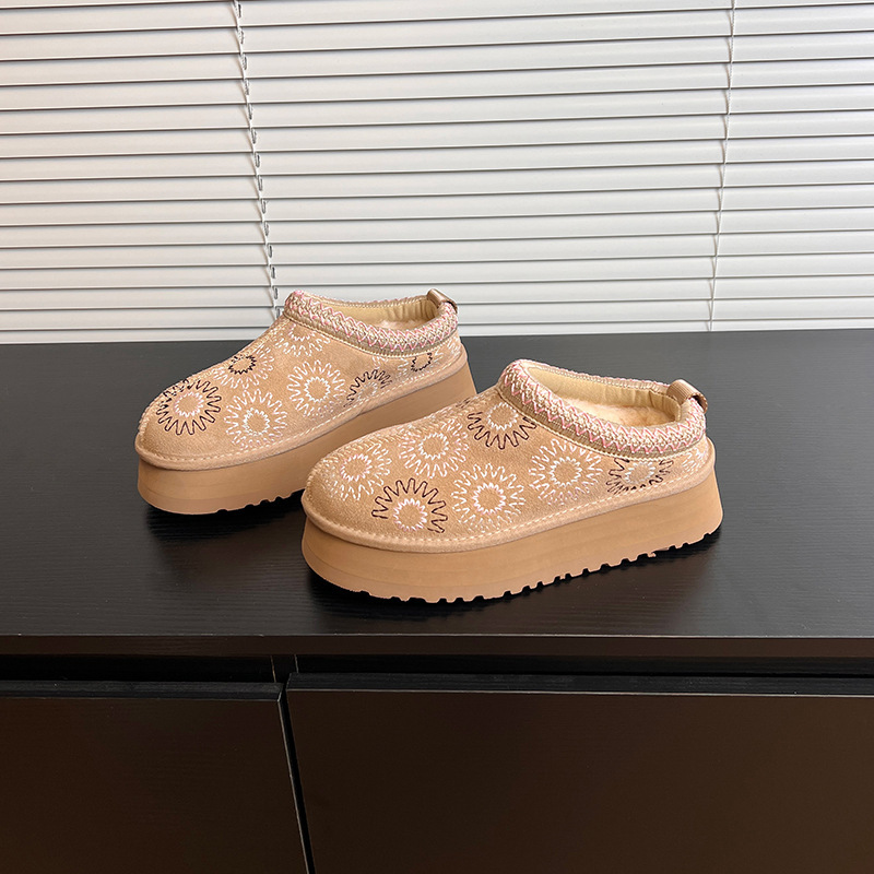Sangpo embroidered floral snow boots, sheepskin and fur integrated, thick-soled, height-increasing, closed-toe, half-slipper style, for cross-border wholesale and export, in stock Sangpo embroidered floral snow boots, sheepskin and fur integrated, thick-soled, height-increasing, closed-toe, half-slipper style, for cross-border wholesale and export, in stock
