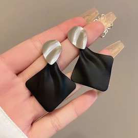 银针菱形耳环轻奢高级感2024网红爆款耳坠小众设计感独特耳饰女