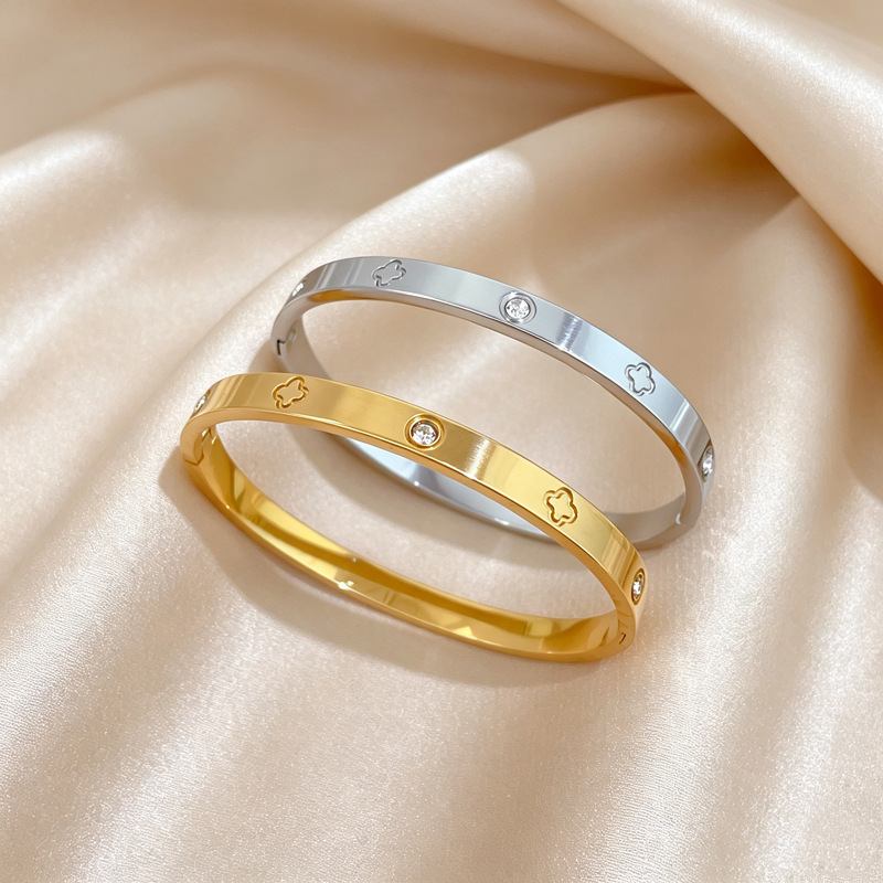 【Full Titanium Steel】Lucky Clover Minimalist Style Full Diamond Titanium Steel Bracelet Cross-Border Retro Fashion Stainless Steel Jewelry 【Full Titanium Steel】Lucky Clover Minimalist Style Full Diamond Titanium Steel Bracelet Cross-Border Retro Fashion Stainless Steel Jewelry