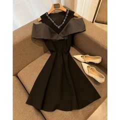 フランス式の小さい香りの風は腰のハイエンドの誕生日のタキシードのスカートの夏の軽い贅沢な気質の設計の肩の半袖のワンピースを収めます。