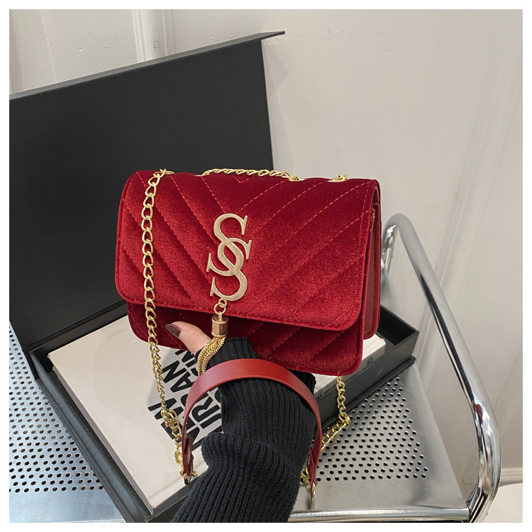 Texturas extranjeras bolsas de aire para mujeres 2025 nueva moda bordada cadena bolsas de nicho de diseño de tendencia letras bolsas de mochila