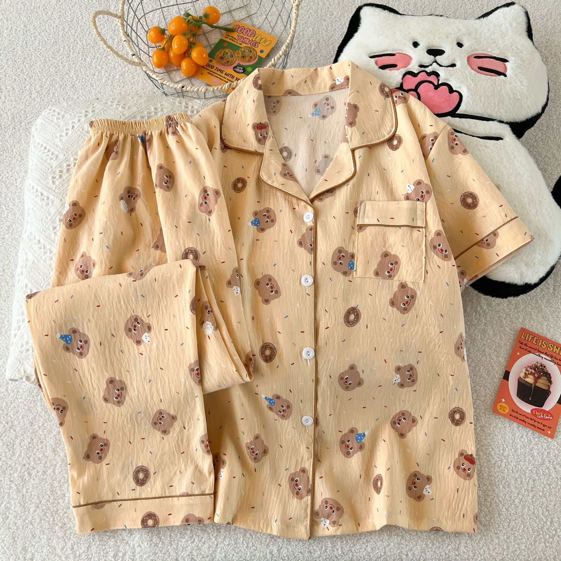 Al por mayor transfronterizo nuevo pijama de mujer tres piezas cardigan con solapa mangas cortas pantalones cortos KT gato dibujos animados cubierta de ropa doméstica