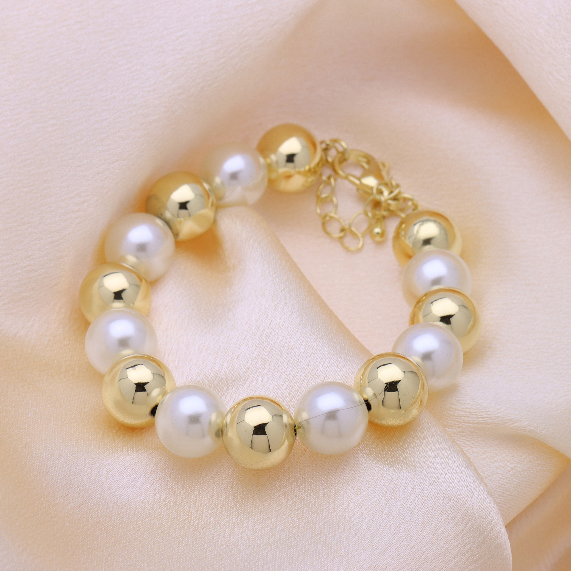 20g Weight Bracelets Classification 1 Piece Quantity Holiday, Daily Occasion Imitation Pearl, Brass Material Round Pattern Women's Gender Beaded Design Simple Style, Classic Style Style Simple Style Classic Style Round Imitation Pearl Brass Wholesale Bracelets 4