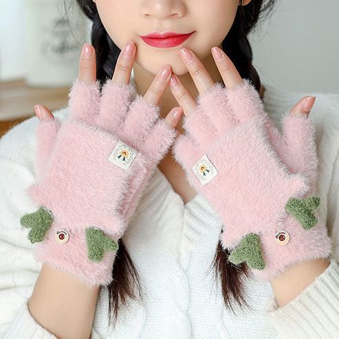 新しい鹿の角の冬の子供の手袋の女性は半分の指を覆います。|undefined