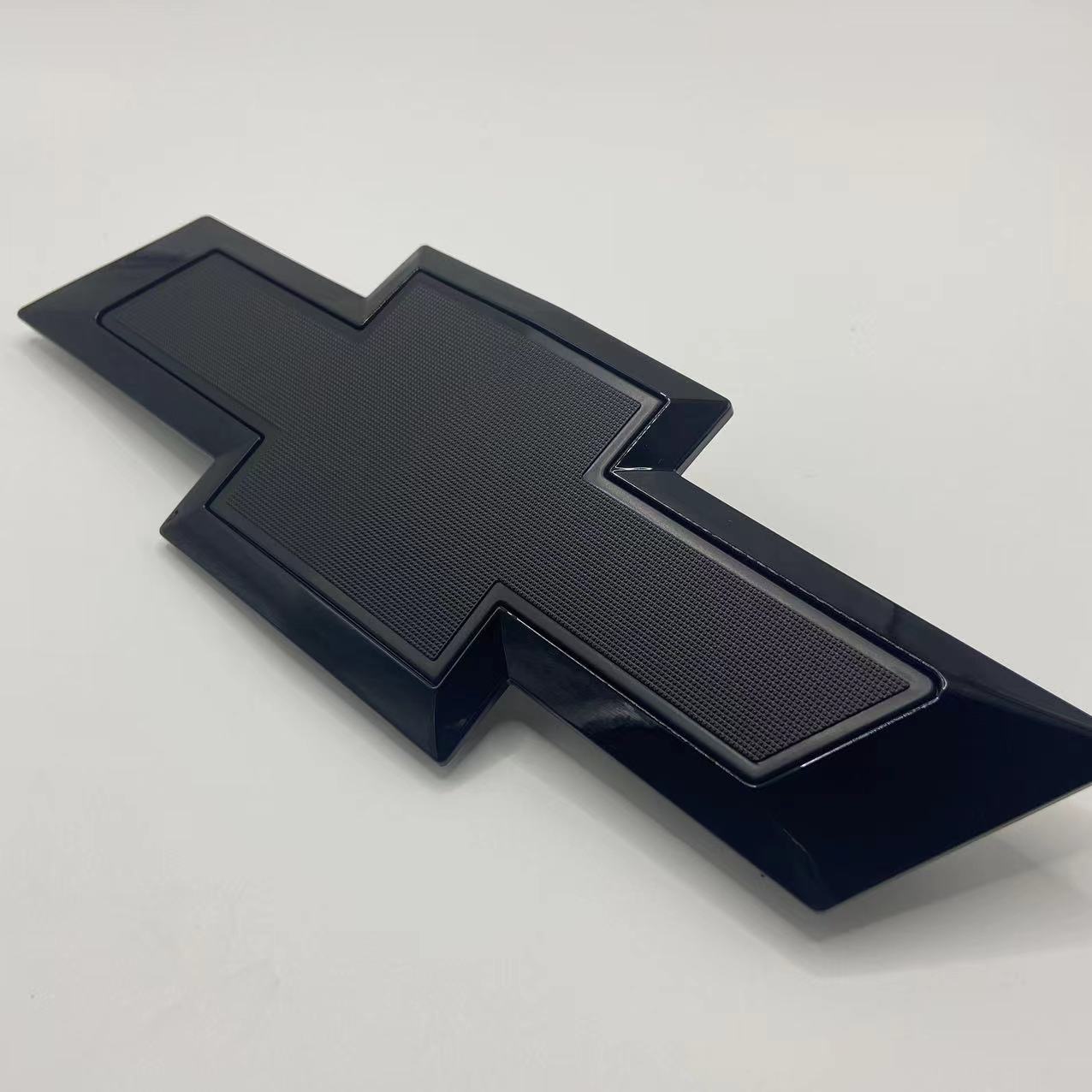 Suitable for Chevrolet pickup truck SILVERADO front and rear car logo Solod modified middle net logo rear trunk labeling