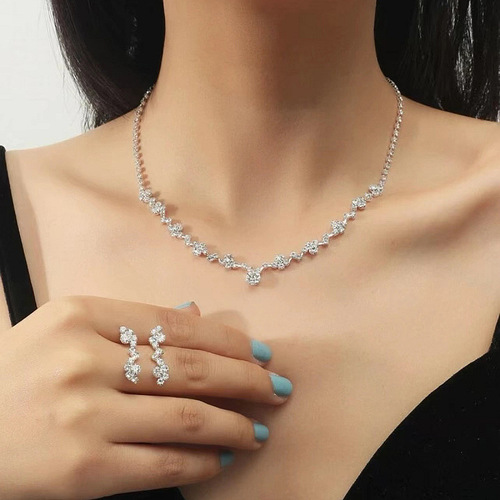 Cross-border best-selling exquisite claw chain necklace, earrings, bracelet set, three-piece diamond clavicle chain, evening dress accessories