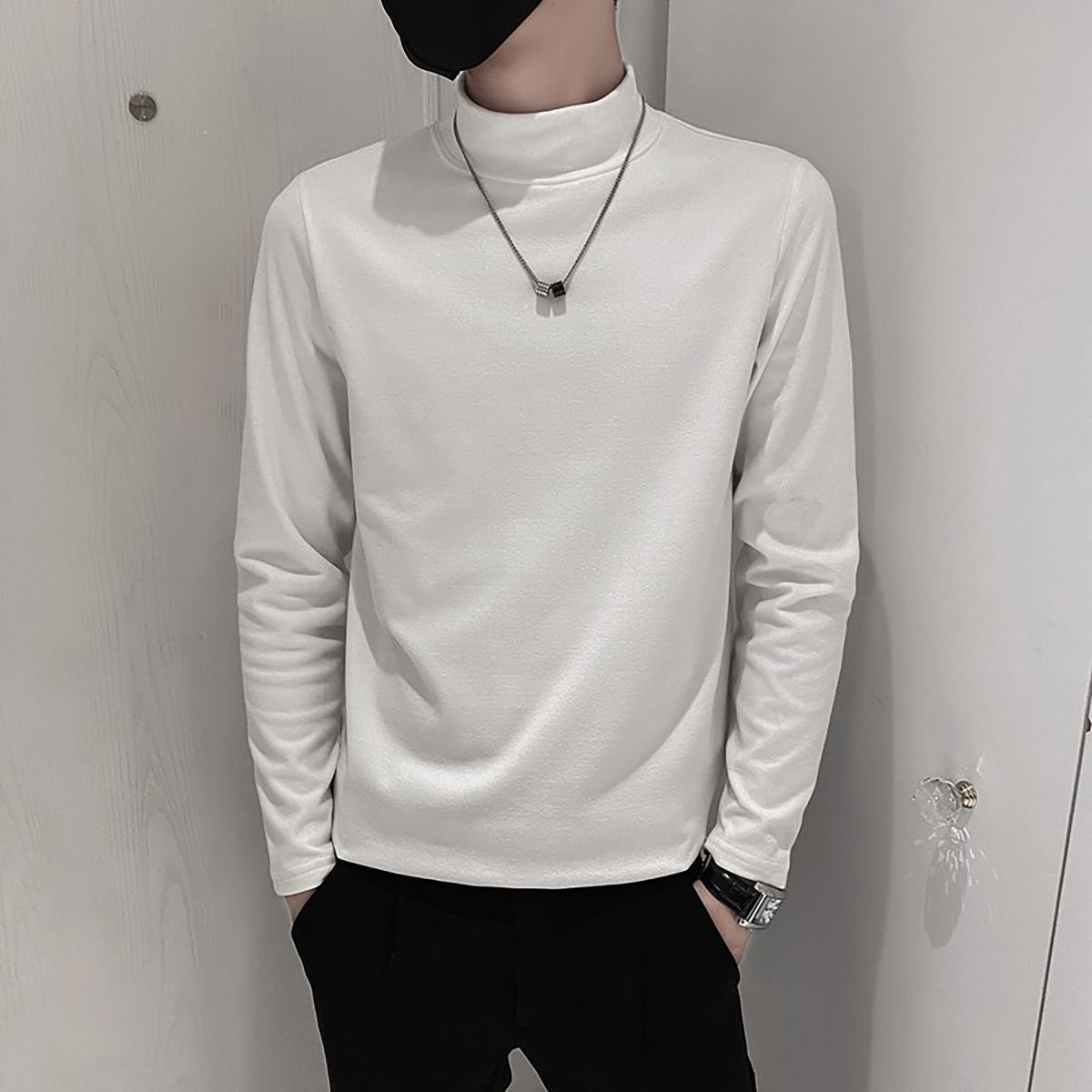 저먼 벨벳 하프 터틀넥 화이트