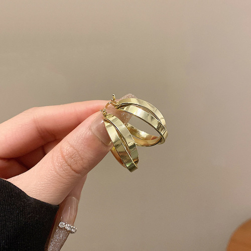 Chen Shuting's ear cuff from 