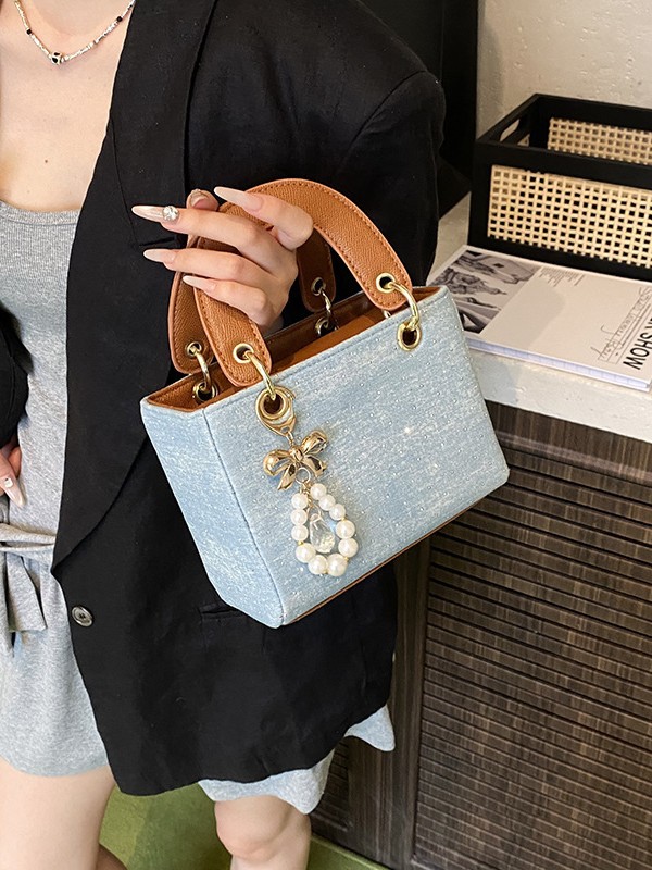 Diseño de nicho color en contraste bolso cuadrado pequeño portátil femenino 2025 nuevo bolso diagonal de diamantes retro de alta gama de moda