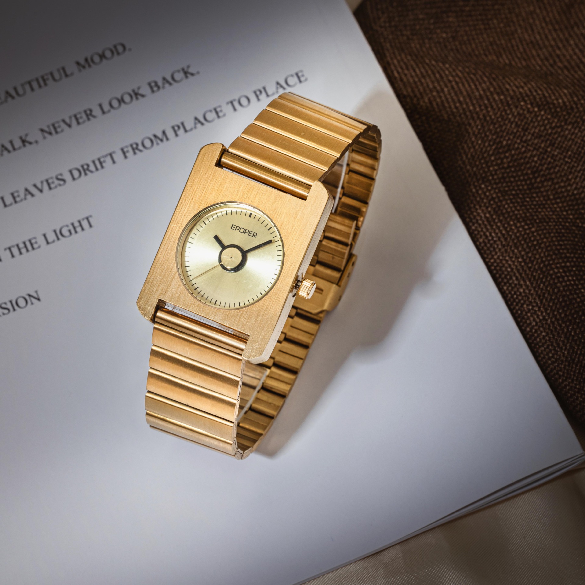 Cross-Border Niche Simple Neutral Style High-End Watch for Women with Contrasting Color Dial Temperament Steel Strap Waterproof Retro Watch