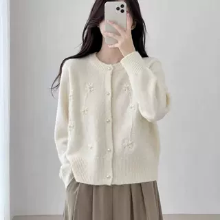 针织开衫女毛衣外套2026秋季米白色圆领长袖绣花钉珠宽松软糯甜美