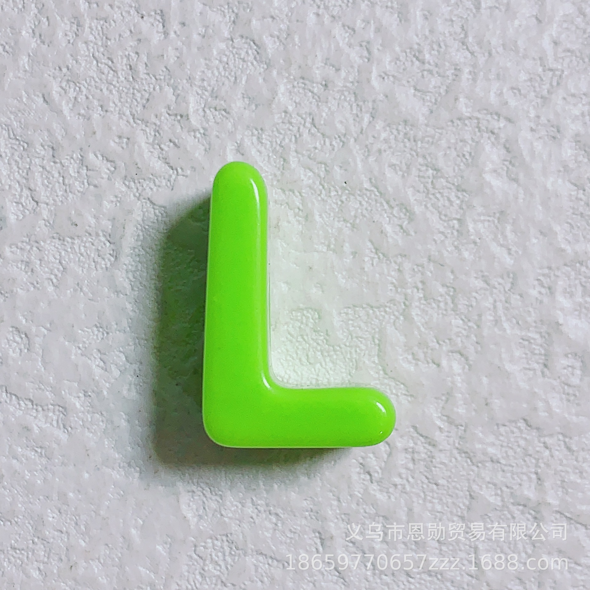 L (green)