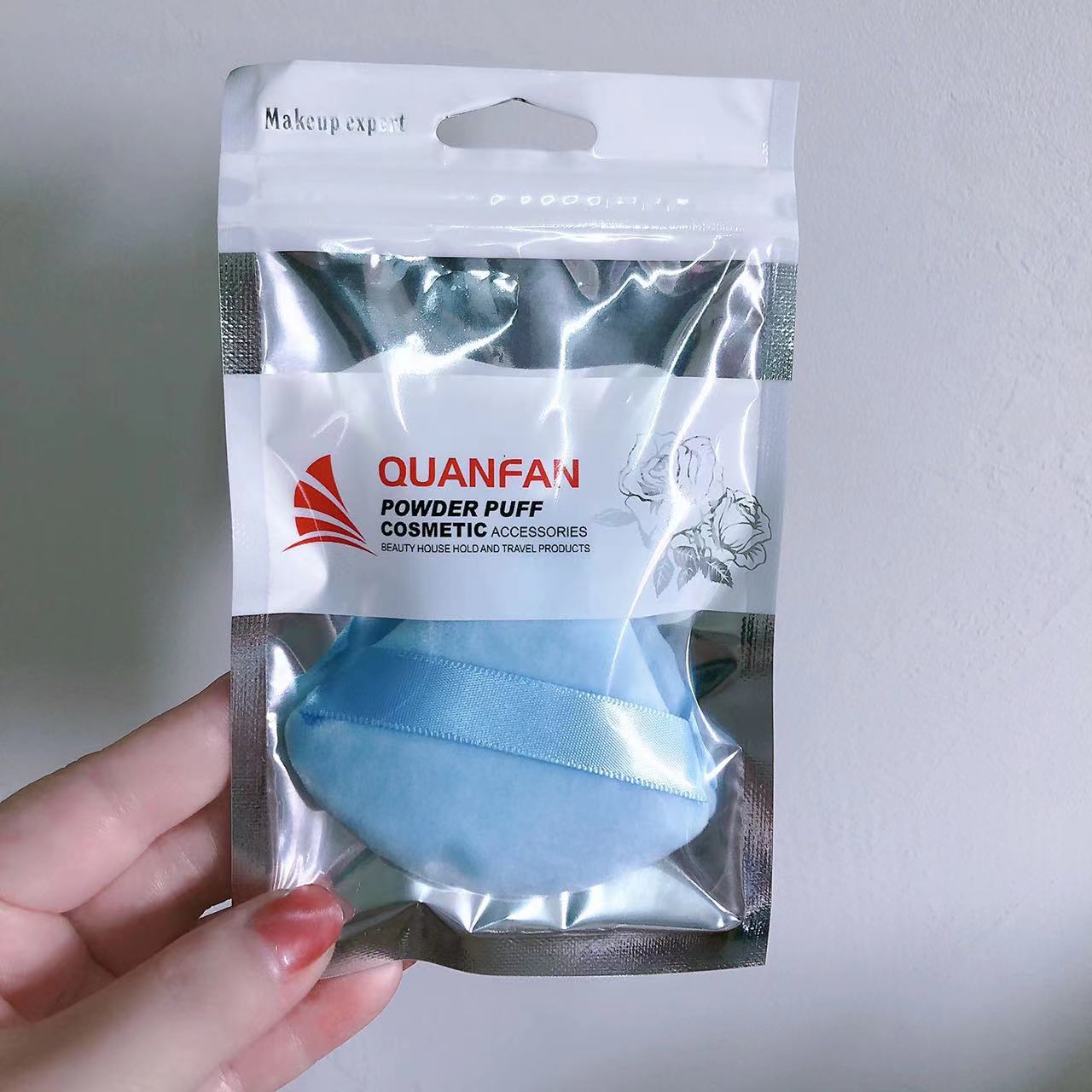 Nuevo triángulo negro soplo de polvo seco en forma de abanico de soplo de maquillaje soplo de polvo de miel mojado y seco herramientas de maquillaje de doble uso transfronterizo exclusivo