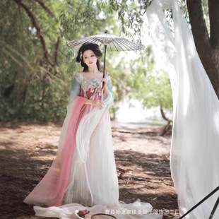 �h��Ů�����˴��ĺɻ������R����ȹ�ϱ���һƬ�R����ȹ�������¿�