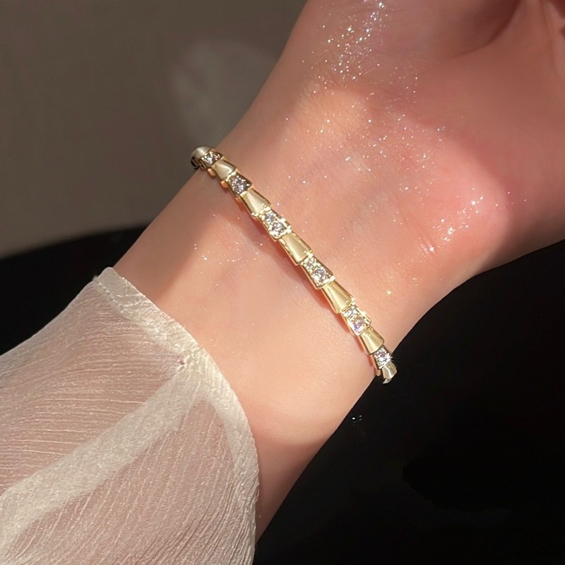 黑金四叶草手链女轻奢小众精致贝母闪钻花朵手镯高级感年新款|undefined