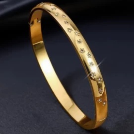 手镯;戒指;项链