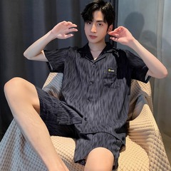 クールなアイスシルクパジャマ男性用 2025 新しい夏薄い半袖パンツティーンエイジャーの男の子ホームウェアセット