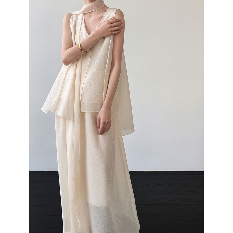 Luxi Summer New Style Sleeveless Top with Ribbons + Gauze-Like Breathable Skirt Holiday Style Drapey Two-Piece Set 99029 Luxi Summer New Style Sleeveless Top with Ribbons + Gauze-Like Breathable Skirt Holiday Style Drapey Two-Piece Set 99029