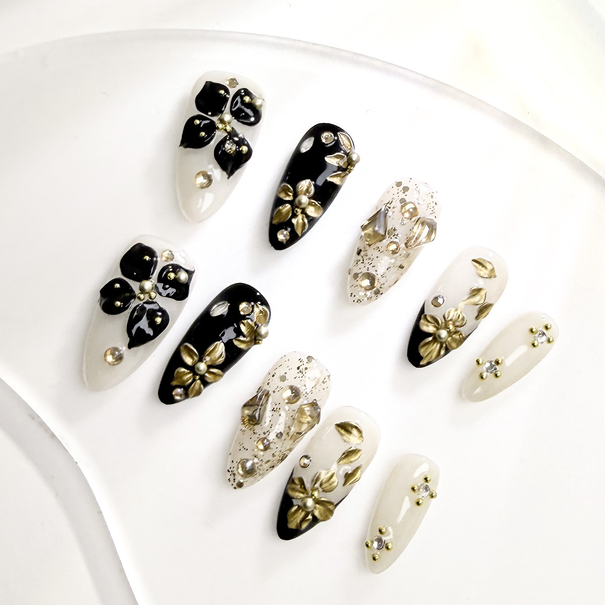 出口纯手工猫眼穿戴甲甲片复古奢华手绘雕花镶钻珠气质显白杏仁甲