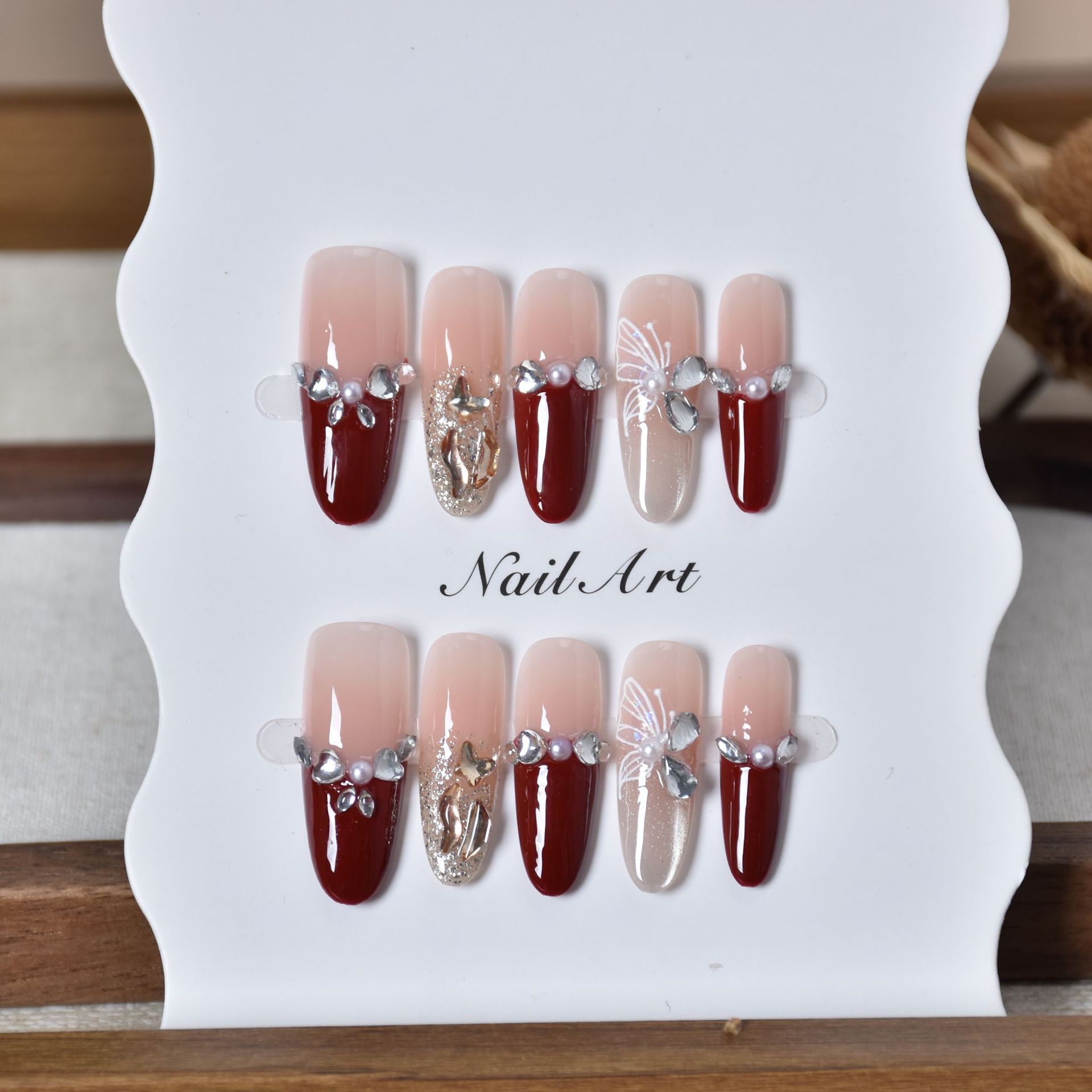 Nuevo uso manual de uñas de alto nivel de Año Nuevo francés mariposa roja manicure pieza de uñas terminada manicura falsa desmontable