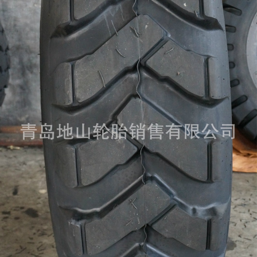 厂家供应 1800-24工程机械轮胎 压路机轮胎 质量保证