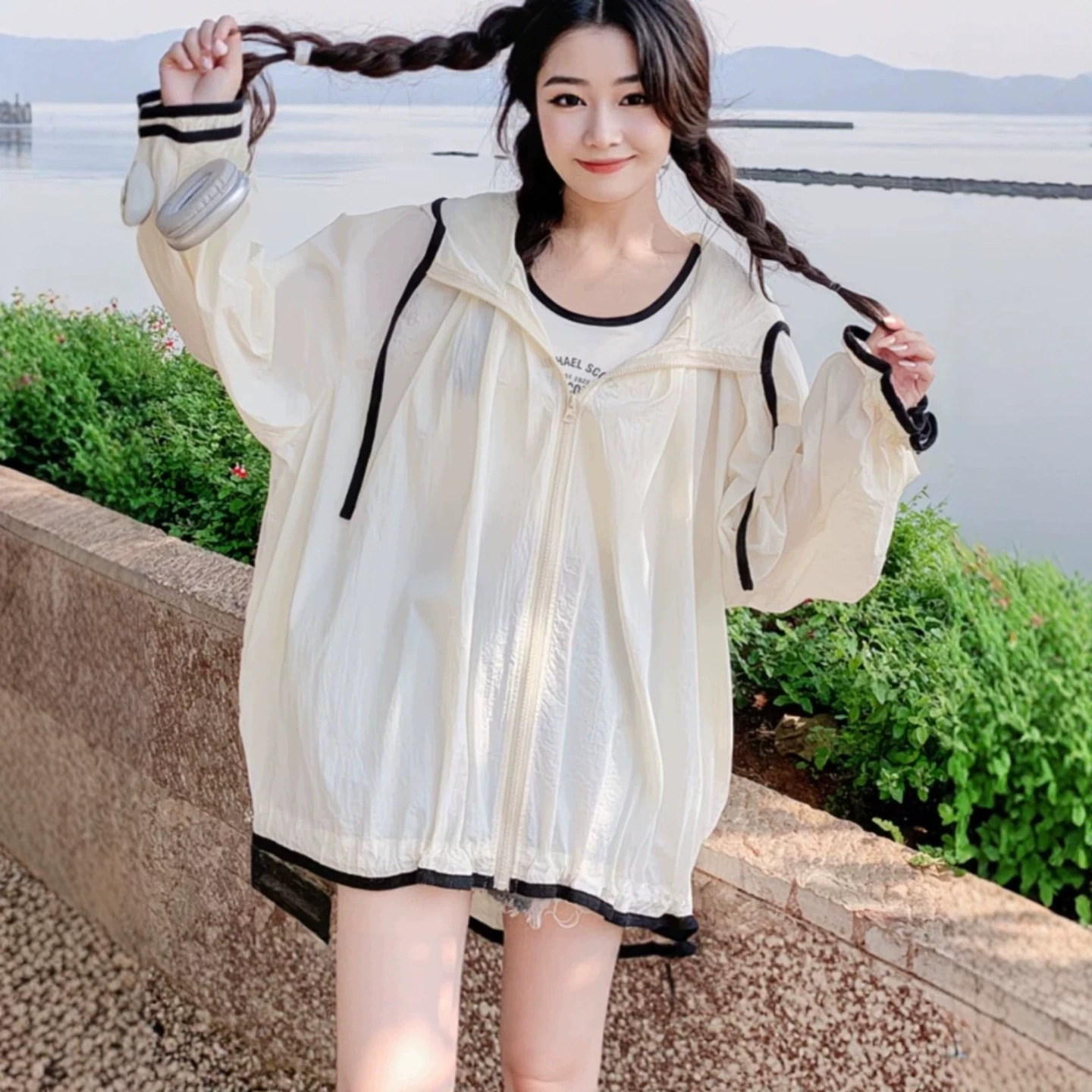 Women's apricot-colored hooded sun protection cardigan with black trim, loose fit, breathable, UV protection, suitable for students, and versatile for sun protection.