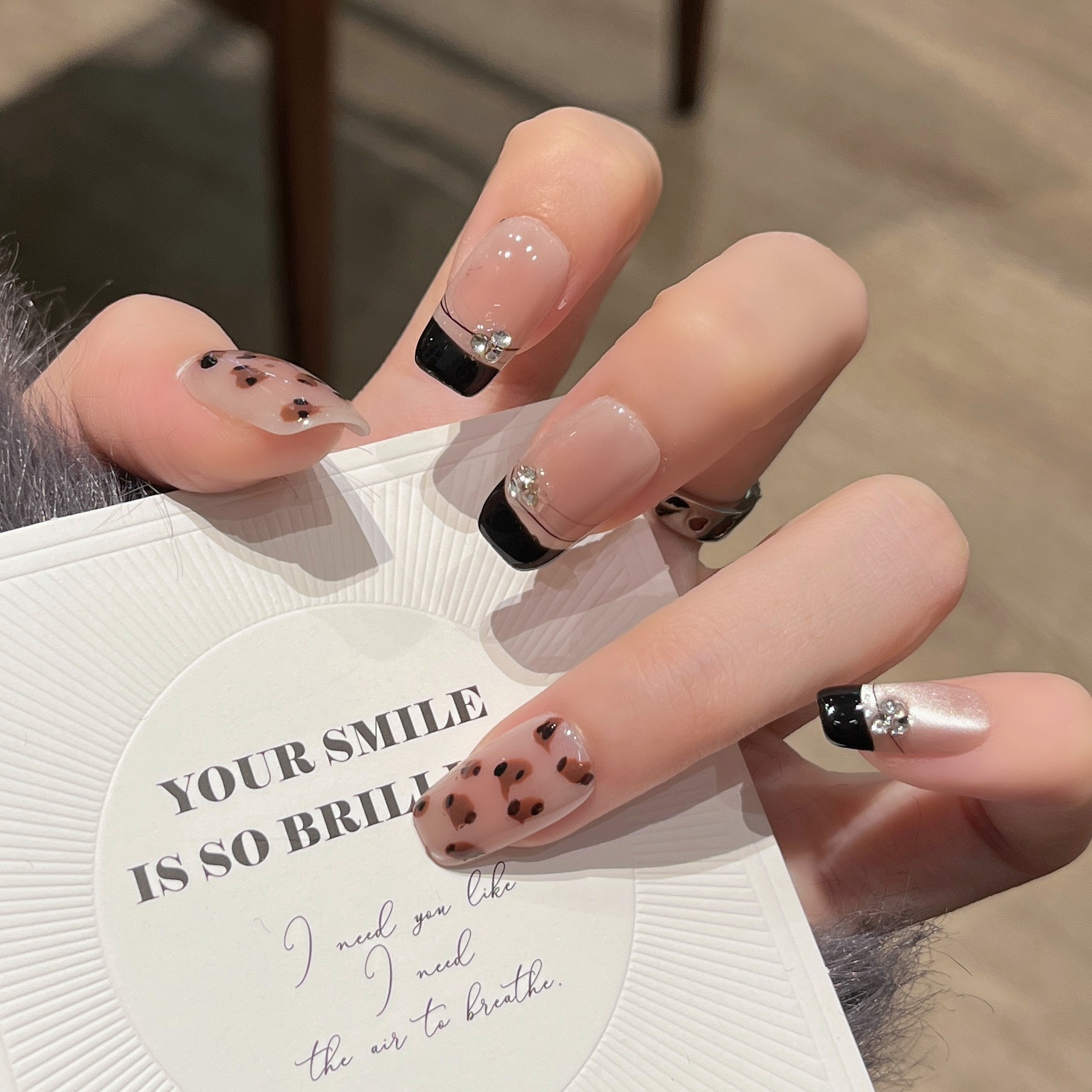 Manual simple de largo medio desmontable de nuevo otoño y invierno de leopardo manicura blanca de alta calidad manijas falsas